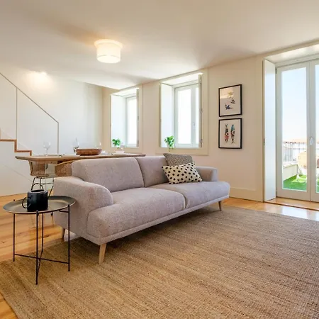 Spacious W. Beautiful & Sunny Private Terrace Апартаменты Порту
