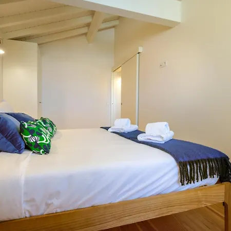 Spacious W. Beautiful & Sunny Private Terrace Porto