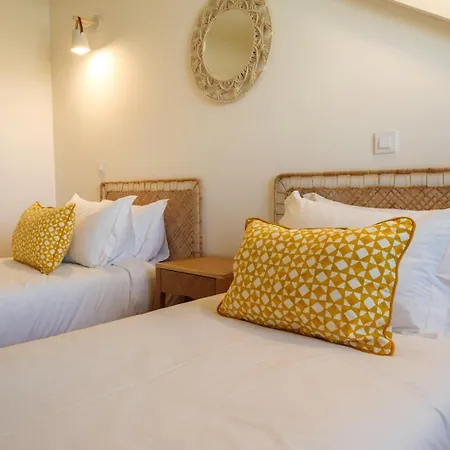 Spacious W. Beautiful & Sunny Private Terrace Apartment *