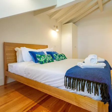 Spacious W. Beautiful & Sunny Private Terrace Porto