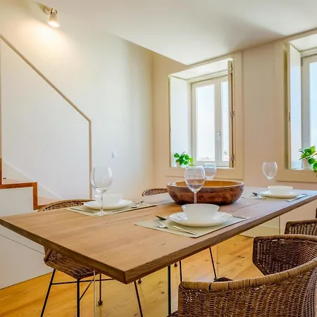 Spacious W. Beautiful & Sunny Private Terrace * Porto