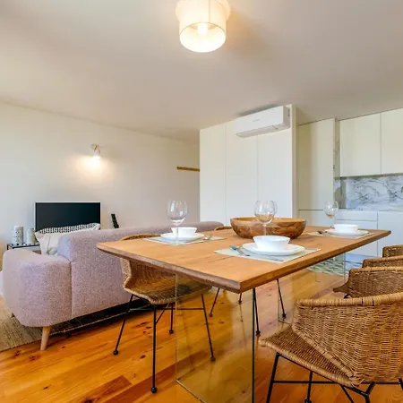 Apartment Spacious W. Beautiful & Sunny Private Terrace