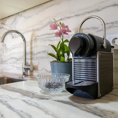 Spacious W. Beautiful & Sunny Private Terrace *