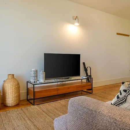 Spacious W. Beautiful & Sunny Private Terrace Apartment Porto