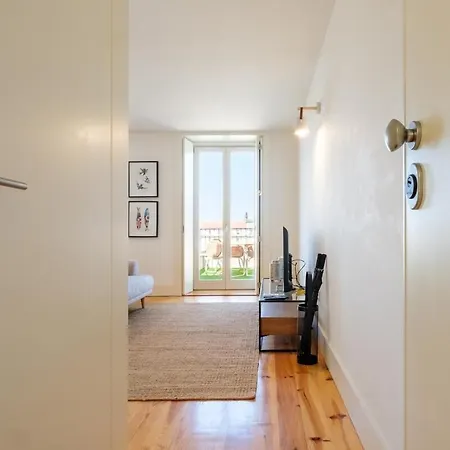 Spacious W. Beautiful & Sunny Private Terrace * ポルト