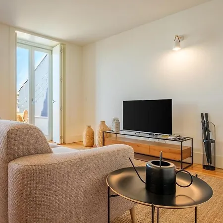 Spacious W. Beautiful & Sunny Private Terrace * ポルト