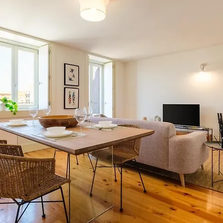 Spacious W. Beautiful & Sunny Private Terrace *