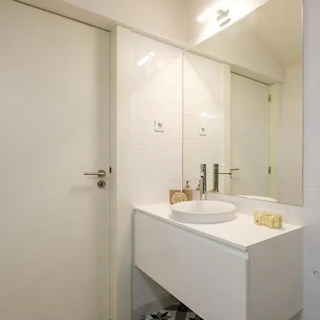 Spacious W. Beautiful & Sunny Private Terrace