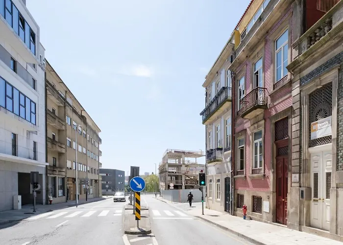 Spacious W. Beautiful & Sunny Private Terrace