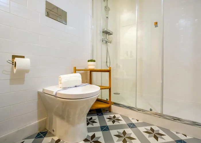 Spacious W. Beautiful & Sunny Private Terrace * Oporto