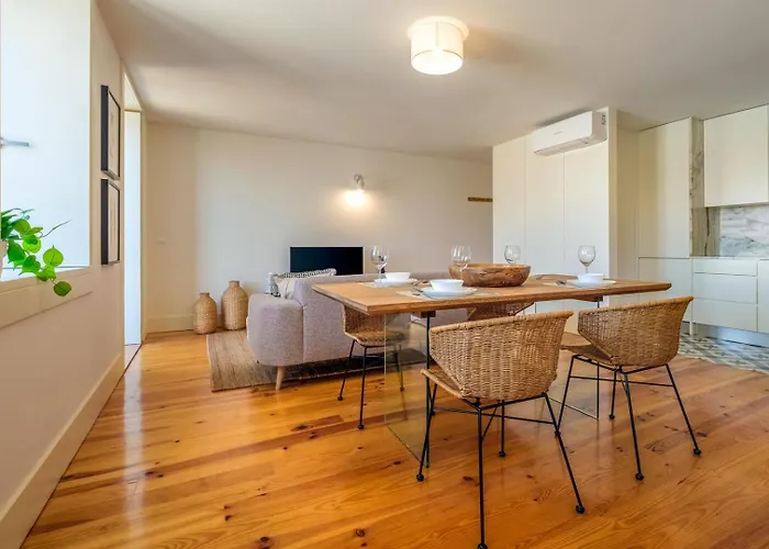 Spacious W. Beautiful & Sunny Private Terrace Πόρτο