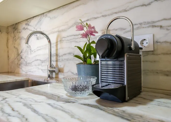 Spacious W. Beautiful & Sunny Private Terrace *