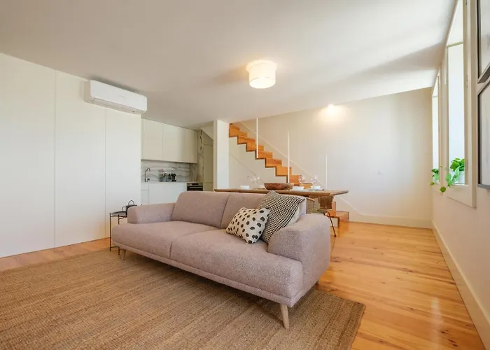 Spacious W. Beautiful & Sunny Private Terrace Πόρτο