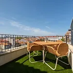 Spacious W. Beautiful & Sunny Private Terrace