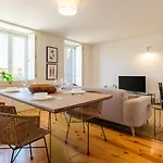 Spacious W. Beautiful & Sunny Private Terrace Daire *