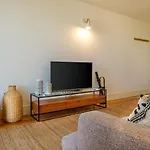 Spacious W. Beautiful & Sunny Private Terrace Daire Porto