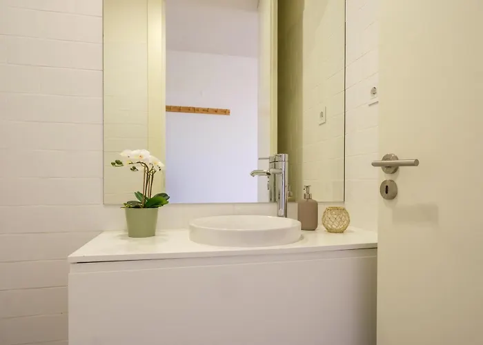 Spacious W. Beautiful & Sunny Private Terrace *