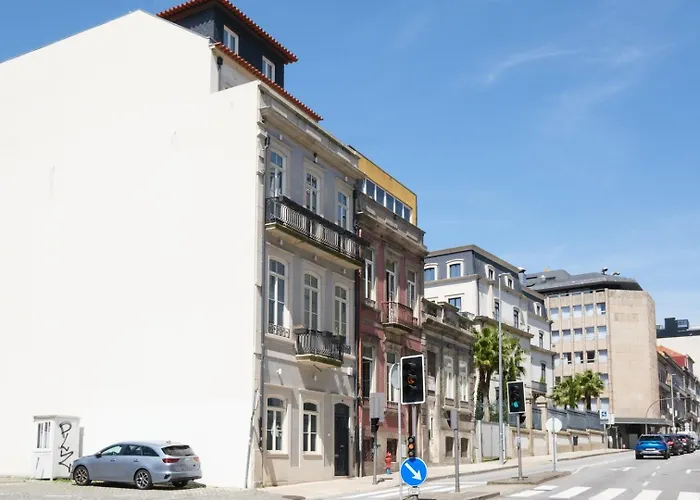 Spacious W. Beautiful & Sunny Private Terrace * Oporto