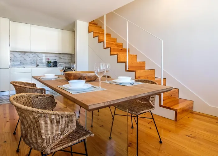 Spacious W. Beautiful & Sunny Private Terrace