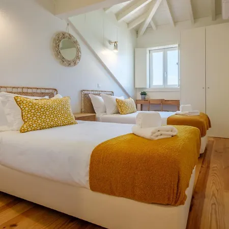 公寓 Spacious W. Beautiful & Sunny Private Terrace 波尔图