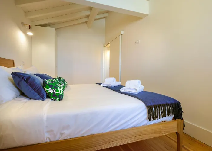 Spacious W. Beautiful & Sunny Private Terrace Porto