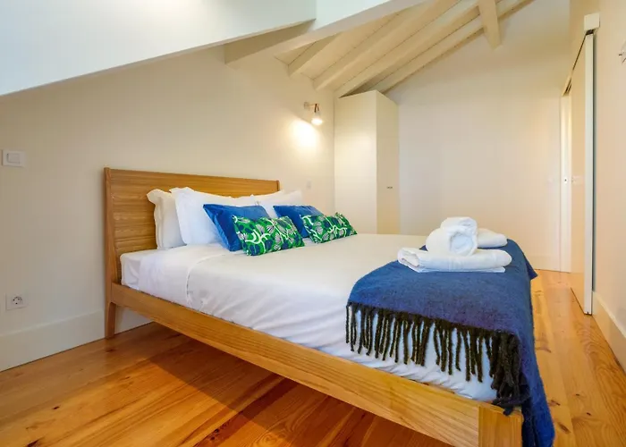 Spacious W. Beautiful & Sunny Private Terrace Porto