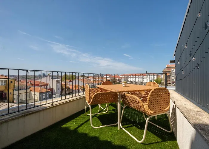 Spacious W. Beautiful & Sunny Private Terrace